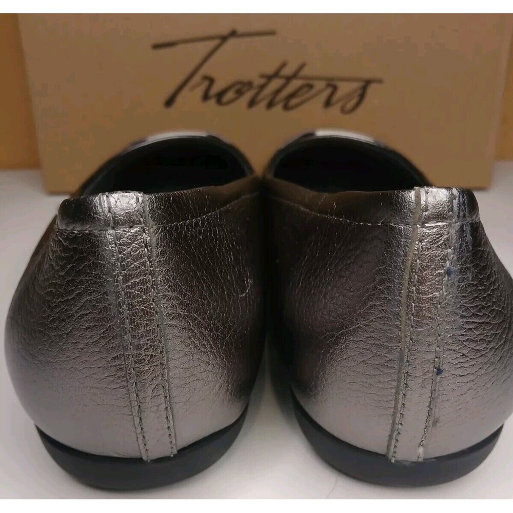 NIB Trotters Sz 10.5 W Sizzle Metallic Leather Metal Buckle Comfort Ballet Flat - Picture 13 of 16